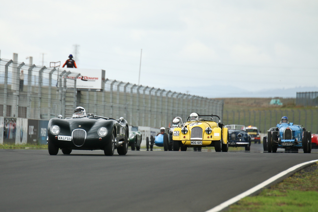 Hooters Vintage Race Series